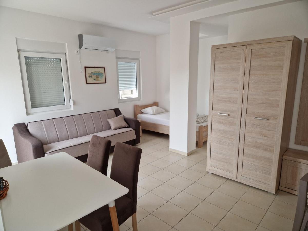 Apartmani Marina Kopitovic Petrovac Kültér fotó