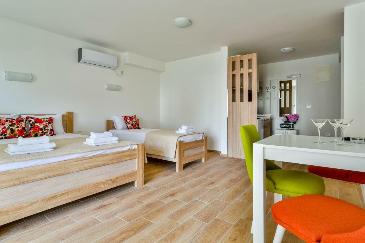 Apartmani Marina Kopitovic Petrovac Kültér fotó
