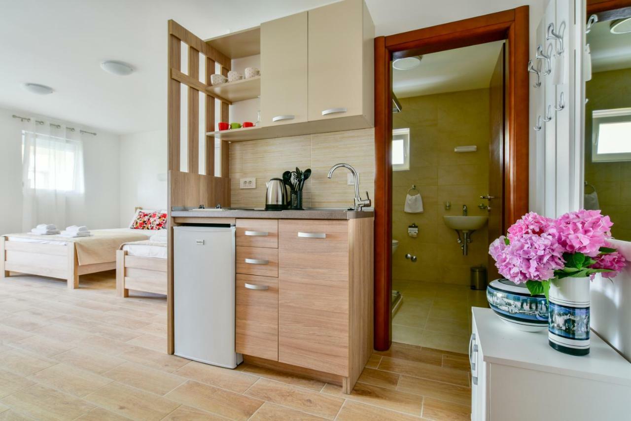 Apartmani Marina Kopitovic Petrovac Kültér fotó