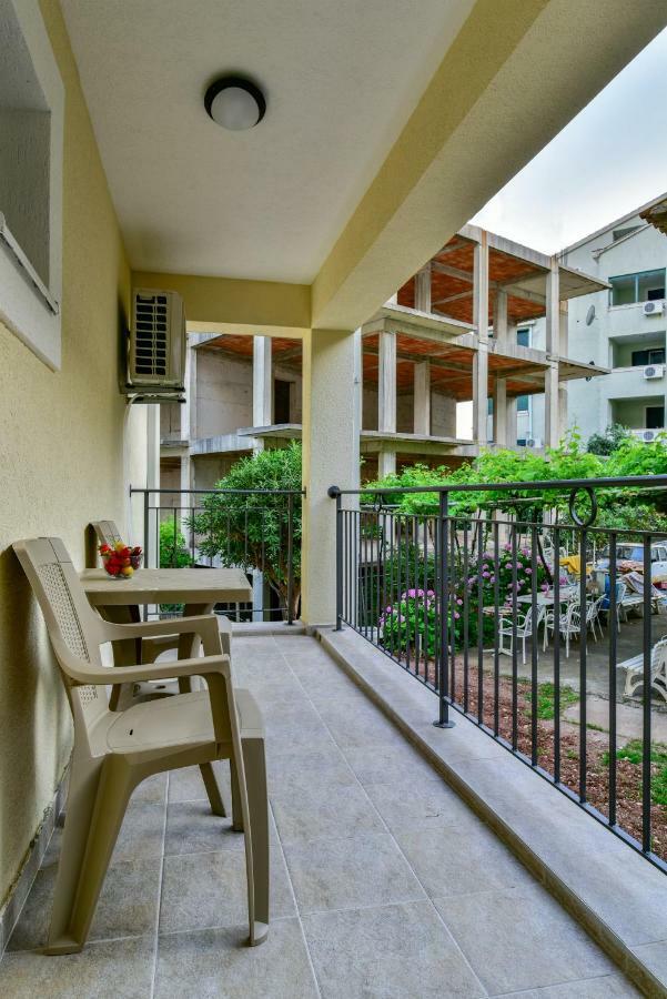 Apartmani Marina Kopitovic Petrovac Kültér fotó