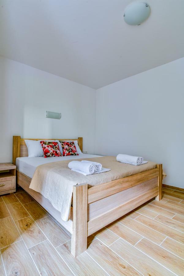 Apartmani Marina Kopitovic Petrovac Kültér fotó