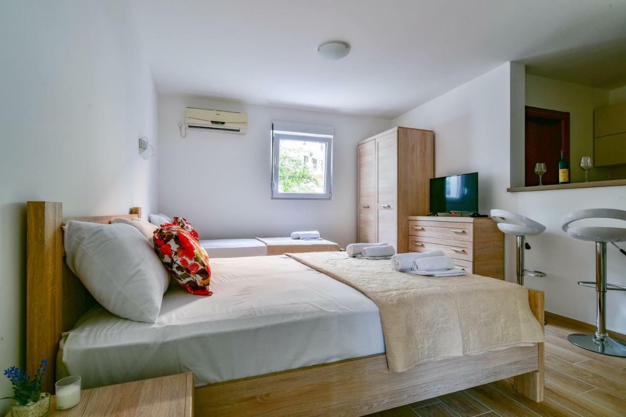 Apartmani Marina Kopitovic Petrovac Kültér fotó